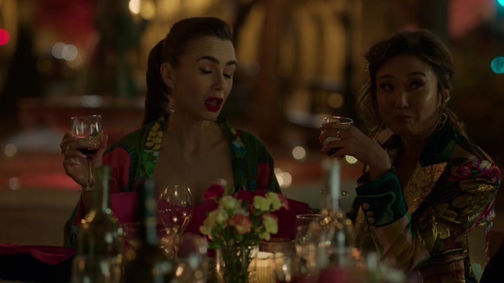 Emily_in_Paris_S02E03_WEBRip_x264-ION10_2326.jpg