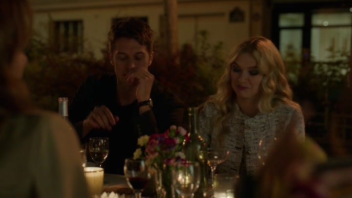 Emily_in_Paris_S02E03_WEBRip_x264-ION10_2334.jpg
