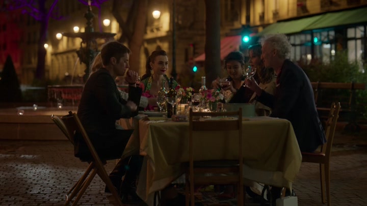 Emily_in_Paris_S02E03_WEBRip_x264-ION10_2335.jpg