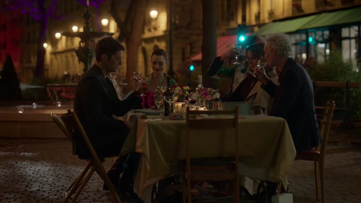 Emily_in_Paris_S02E03_WEBRip_x264-ION10_2337.jpg