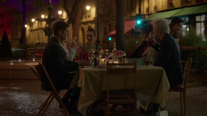 Emily_in_Paris_S02E03_WEBRip_x264-ION10_2338.jpg