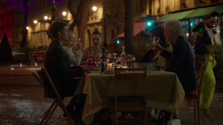 Emily_in_Paris_S02E03_WEBRip_x264-ION10_2339.jpg