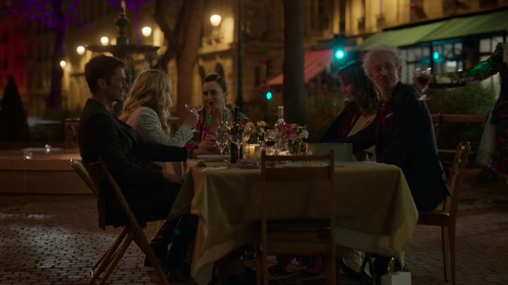 Emily_in_Paris_S02E03_WEBRip_x264-ION10_2341.jpg