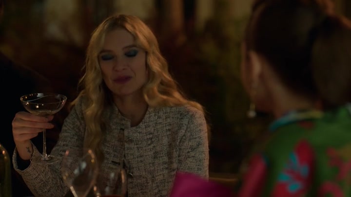 Emily_in_Paris_S02E03_WEBRip_x264-ION10_2343.jpg