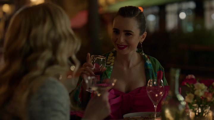Emily_in_Paris_S02E03_WEBRip_x264-ION10_2347.jpg