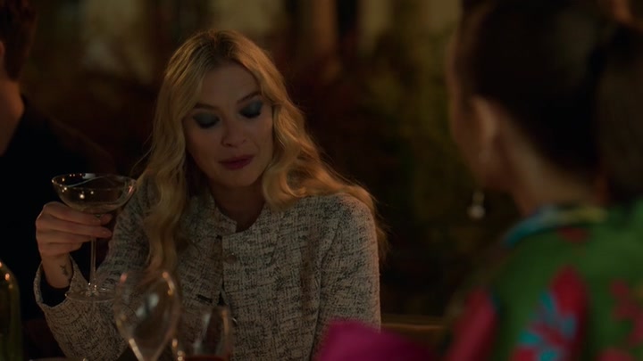 Emily_in_Paris_S02E03_WEBRip_x264-ION10_2354.jpg