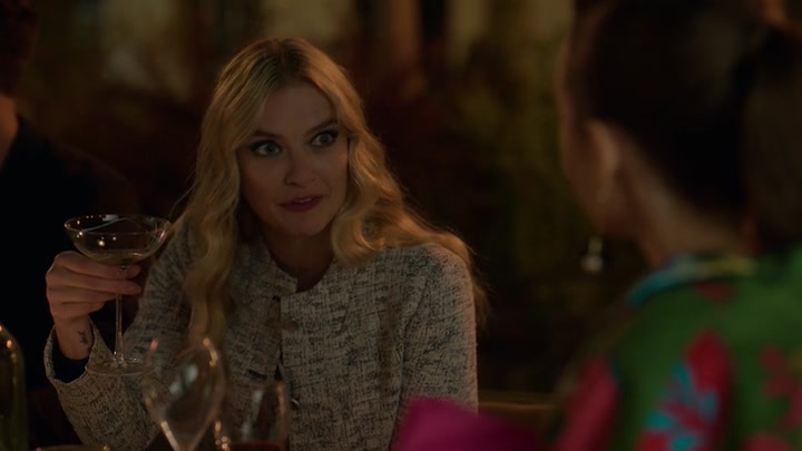 Emily_in_Paris_S02E03_WEBRip_x264-ION10_2355.jpg