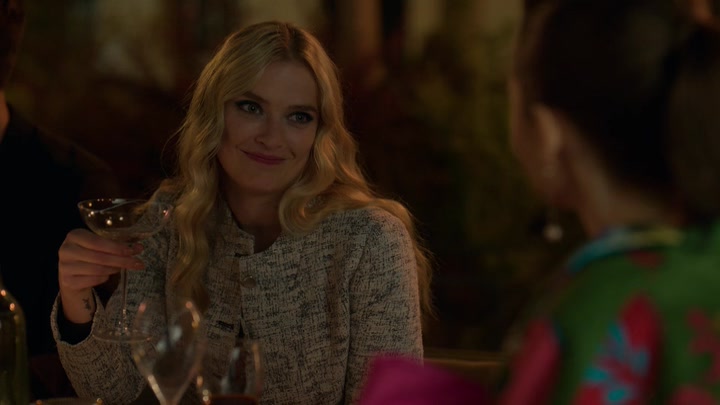 Emily_in_Paris_S02E03_WEBRip_x264-ION10_2361.jpg