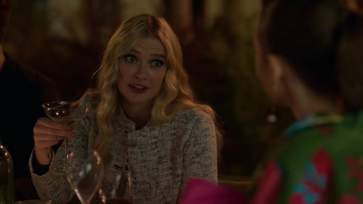 Emily_in_Paris_S02E03_WEBRip_x264-ION10_2365.jpg