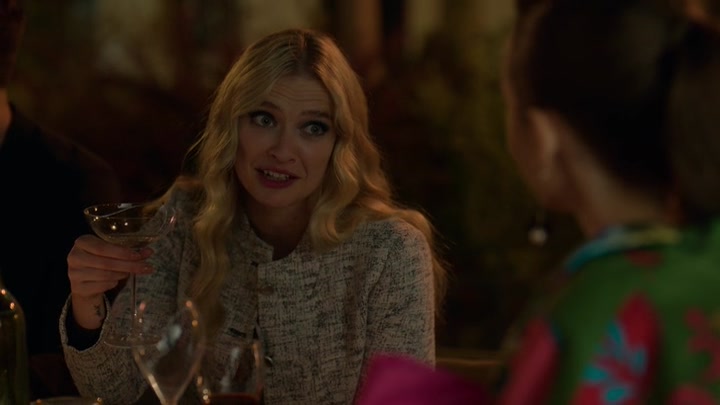 Emily_in_Paris_S02E03_WEBRip_x264-ION10_2366.jpg