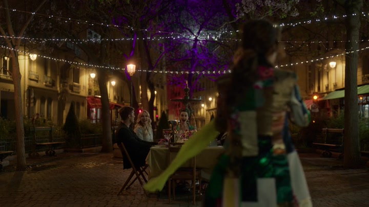 Emily_in_Paris_S02E03_WEBRip_x264-ION10_2372.jpg Emily_in_Paris_S02E03_WEBRip_x264-ION10_2372.jpg