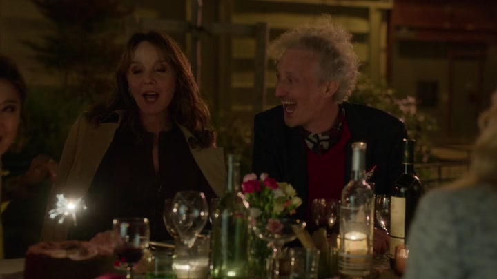Emily_in_Paris_S02E03_WEBRip_x264-ION10_2394.jpg