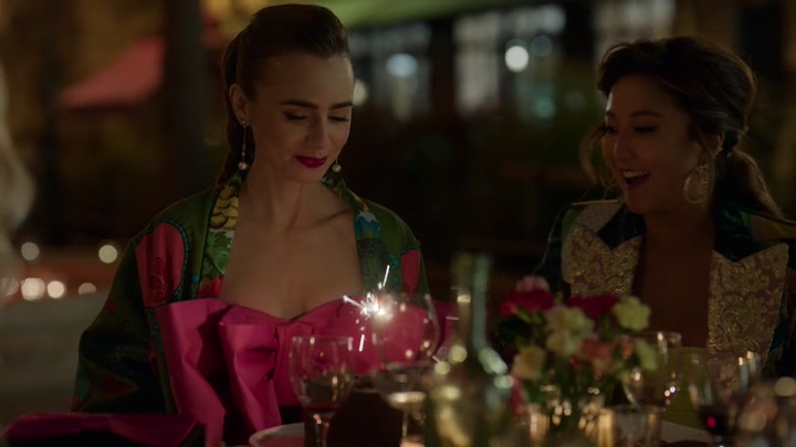Emily_in_Paris_S02E03_WEBRip_x264-ION10_2398.jpg
