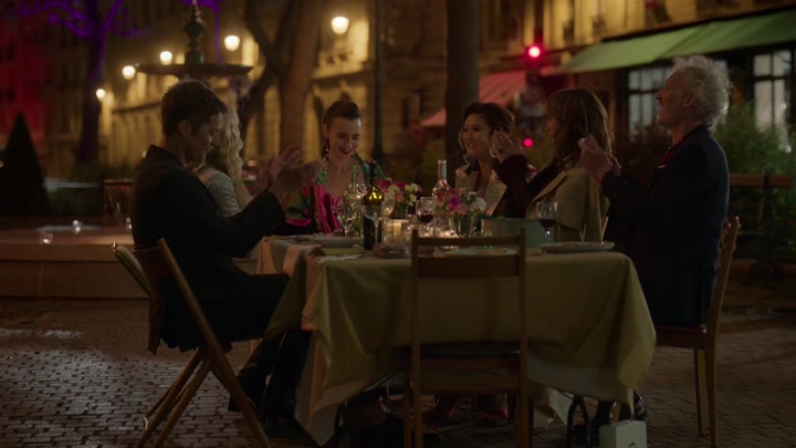 Emily_in_Paris_S02E03_WEBRip_x264-ION10_2401.jpg
