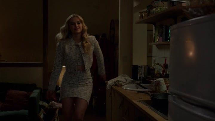 Emily_in_Paris_S02E03_WEBRip_x264-ION10_2422.jpg