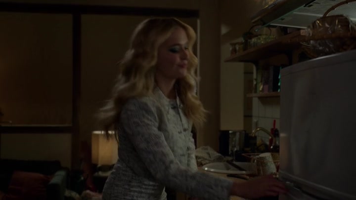 Emily_in_Paris_S02E03_WEBRip_x264-ION10_2424.jpg