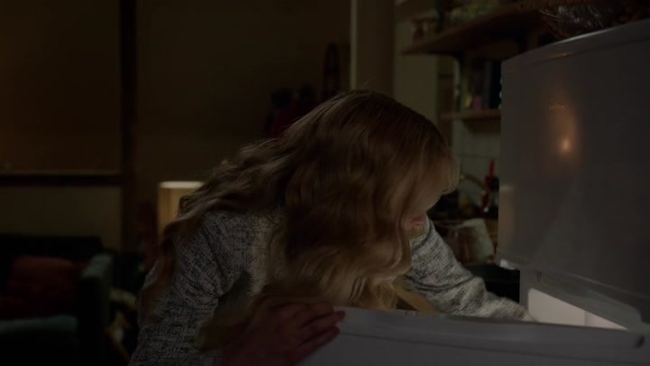 Emily_in_Paris_S02E03_WEBRip_x264-ION10_2426.jpg