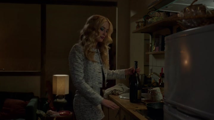 Emily_in_Paris_S02E03_WEBRip_x264-ION10_2437.jpg