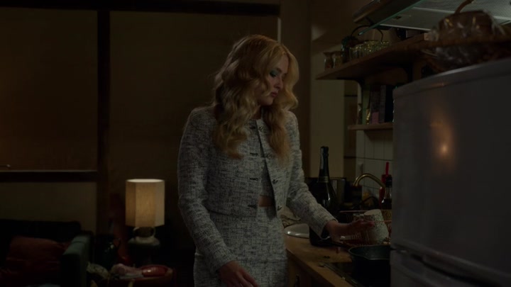 Emily_in_Paris_S02E03_WEBRip_x264-ION10_2440.jpg