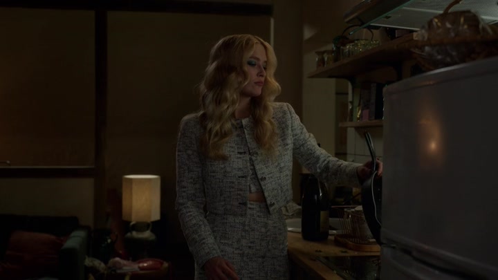 Emily_in_Paris_S02E03_WEBRip_x264-ION10_2447.jpg