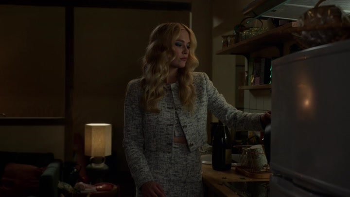 Emily_in_Paris_S02E03_WEBRip_x264-ION10_2453.jpg