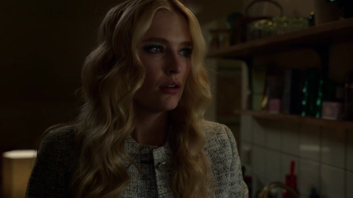 Emily_in_Paris_S02E03_WEBRip_x264-ION10_2476.jpg