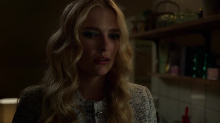 Emily_in_Paris_S02E03_WEBRip_x264-ION10_2481.jpg