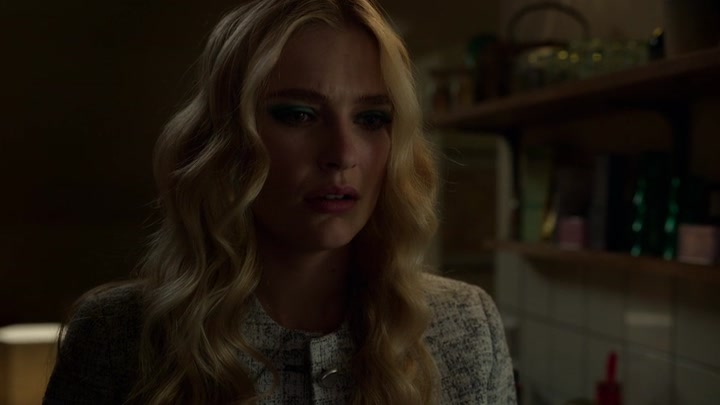 Emily_in_Paris_S02E03_WEBRip_x264-ION10_2482.jpg