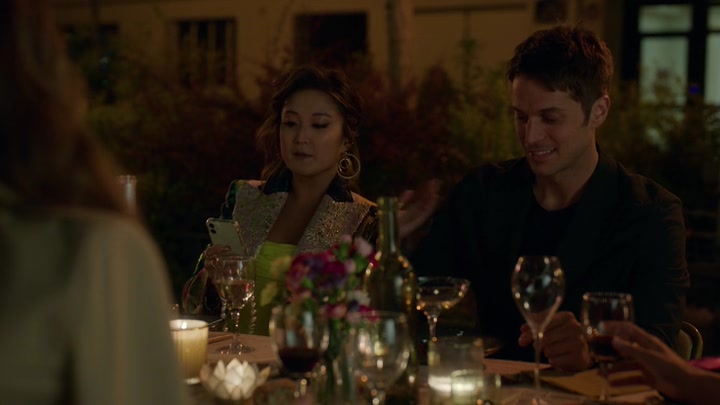 Emily_in_Paris_S02E03_WEBRip_x264-ION10_2486.jpg