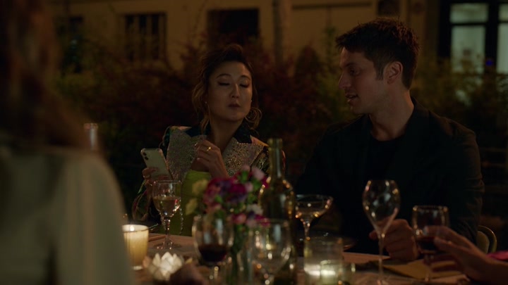 Emily_in_Paris_S02E03_WEBRip_x264-ION10_2491.jpg