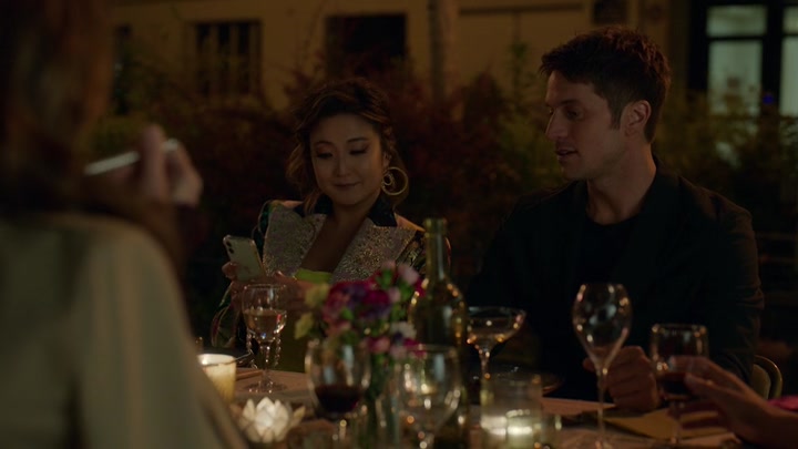 Emily_in_Paris_S02E03_WEBRip_x264-ION10_2494.jpg