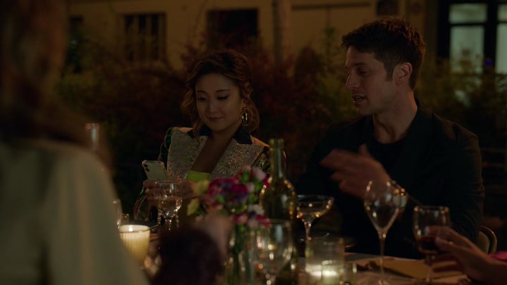 Emily_in_Paris_S02E03_WEBRip_x264-ION10_2495.jpg