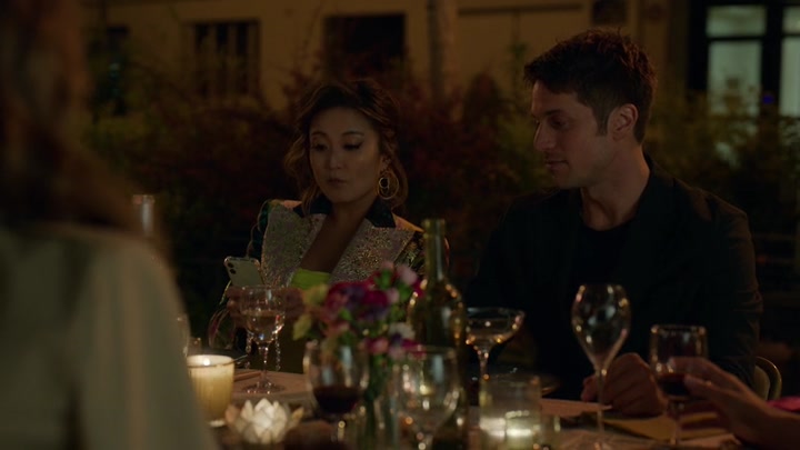 Emily_in_Paris_S02E03_WEBRip_x264-ION10_2497.jpg