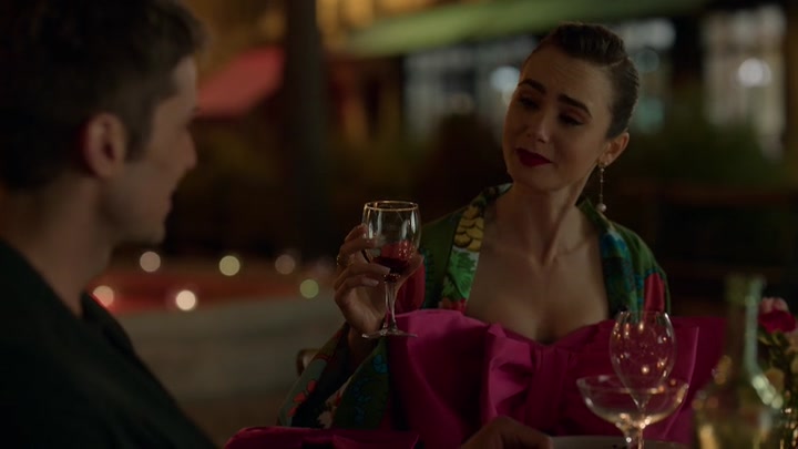 Emily_in_Paris_S02E03_WEBRip_x264-ION10_2514.jpg