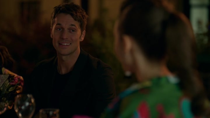 Emily_in_Paris_S02E03_WEBRip_x264-ION10_2517.jpg