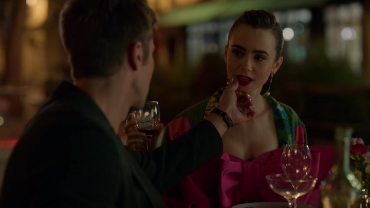 Emily_in_Paris_S02E03_WEBRip_x264-ION10_2527.jpg