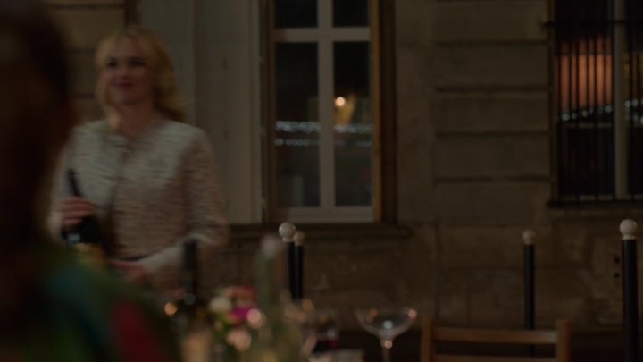 Emily_in_Paris_S02E03_WEBRip_x264-ION10_2538.jpg