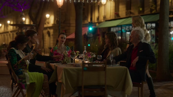 Emily_in_Paris_S02E03_WEBRip_x264-ION10_2539.jpg