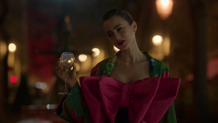 Emily_in_Paris_S02E03_WEBRip_x264-ION10_2561.jpg