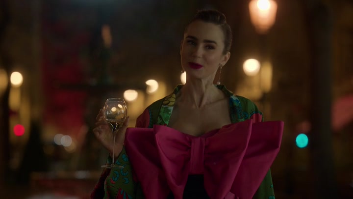 Emily_in_Paris_S02E03_WEBRip_x264-ION10_2567.jpg