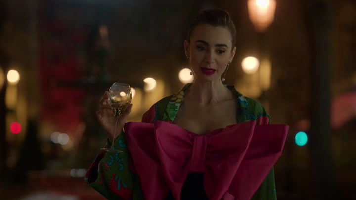 Emily_in_Paris_S02E03_WEBRip_x264-ION10_2578.jpg