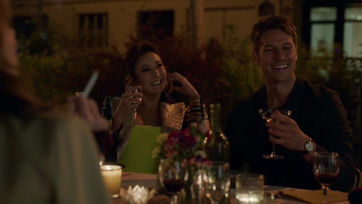 Emily_in_Paris_S02E03_WEBRip_x264-ION10_2583.jpg