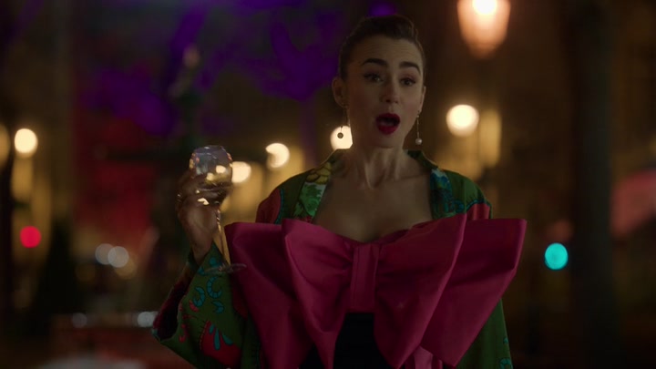 Emily_in_Paris_S02E03_WEBRip_x264-ION10_2589.jpg