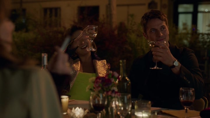 Emily_in_Paris_S02E03_WEBRip_x264-ION10_2595.jpg