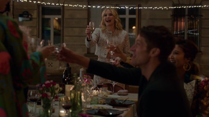 Emily_in_Paris_S02E03_WEBRip_x264-ION10_2602.jpg