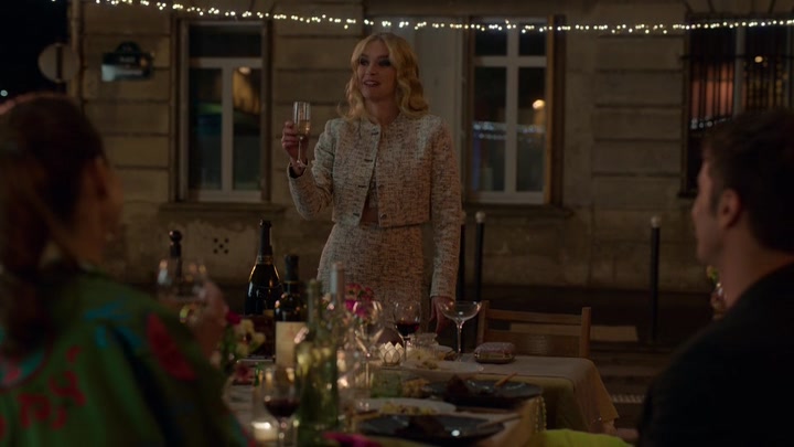 Emily_in_Paris_S02E03_WEBRip_x264-ION10_2618.jpg