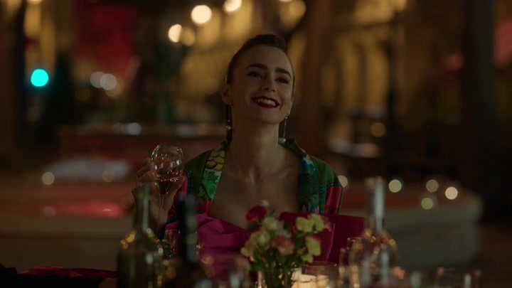 Emily_in_Paris_S02E03_WEBRip_x264-ION10_2622.jpg