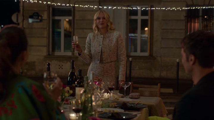 Emily_in_Paris_S02E03_WEBRip_x264-ION10_2624.jpg