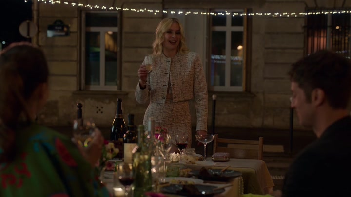 Emily_in_Paris_S02E03_WEBRip_x264-ION10_2626.jpg