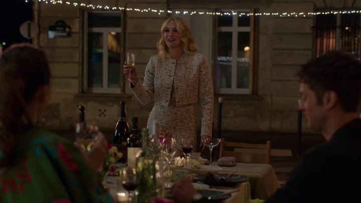 Emily_in_Paris_S02E03_WEBRip_x264-ION10_2627.jpg